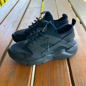 ❗️Nike Air Hurache Run Ultra “Triple Black”❗️